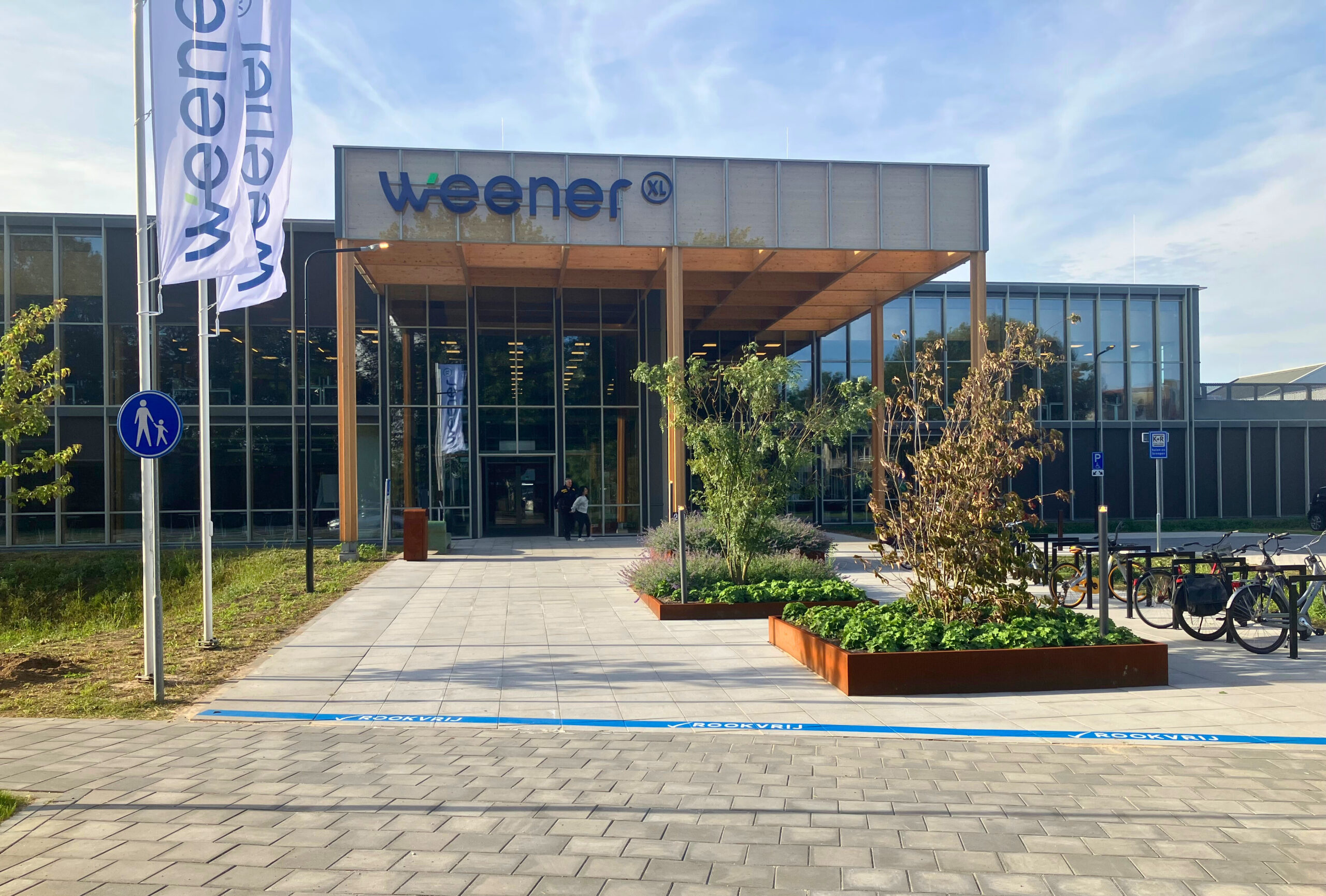 Hoofdingang nieuw logo